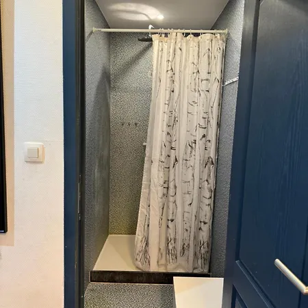 Le 21 - 3 - Centre De * Liège